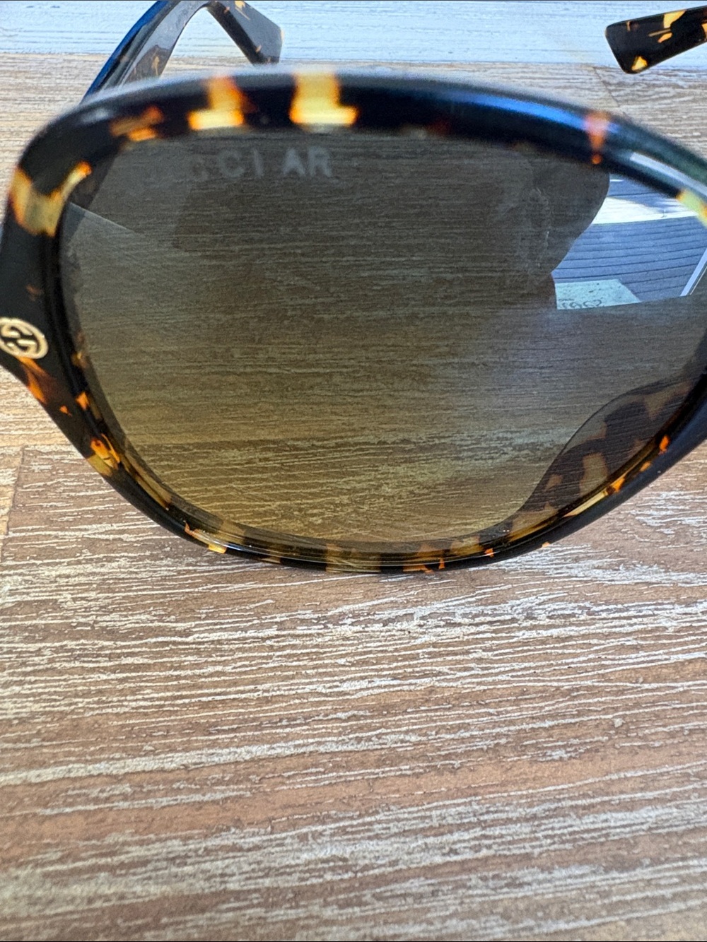 Gucci Tortoiseshell Oversized Sunglasses with Gradient Brown Lenses - Picture 2 of 6